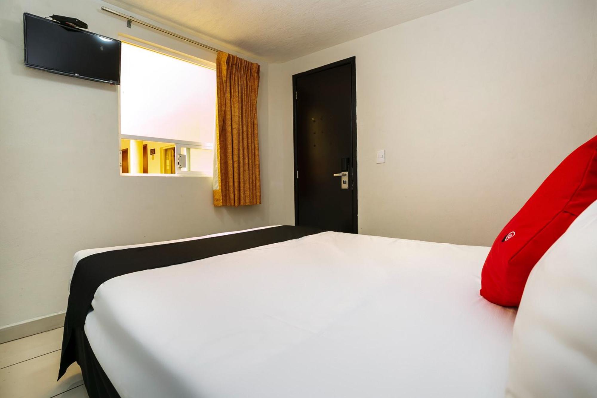 Capital O Hotel Victoria Морелия Экстерьер фото