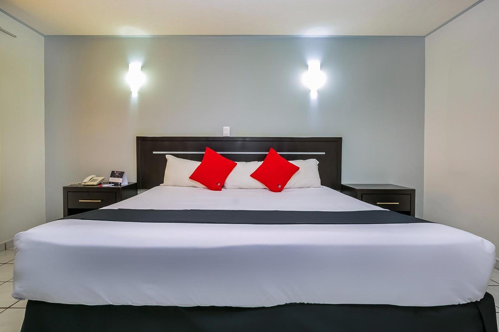 Capital O Hotel Victoria Морелия Экстерьер фото