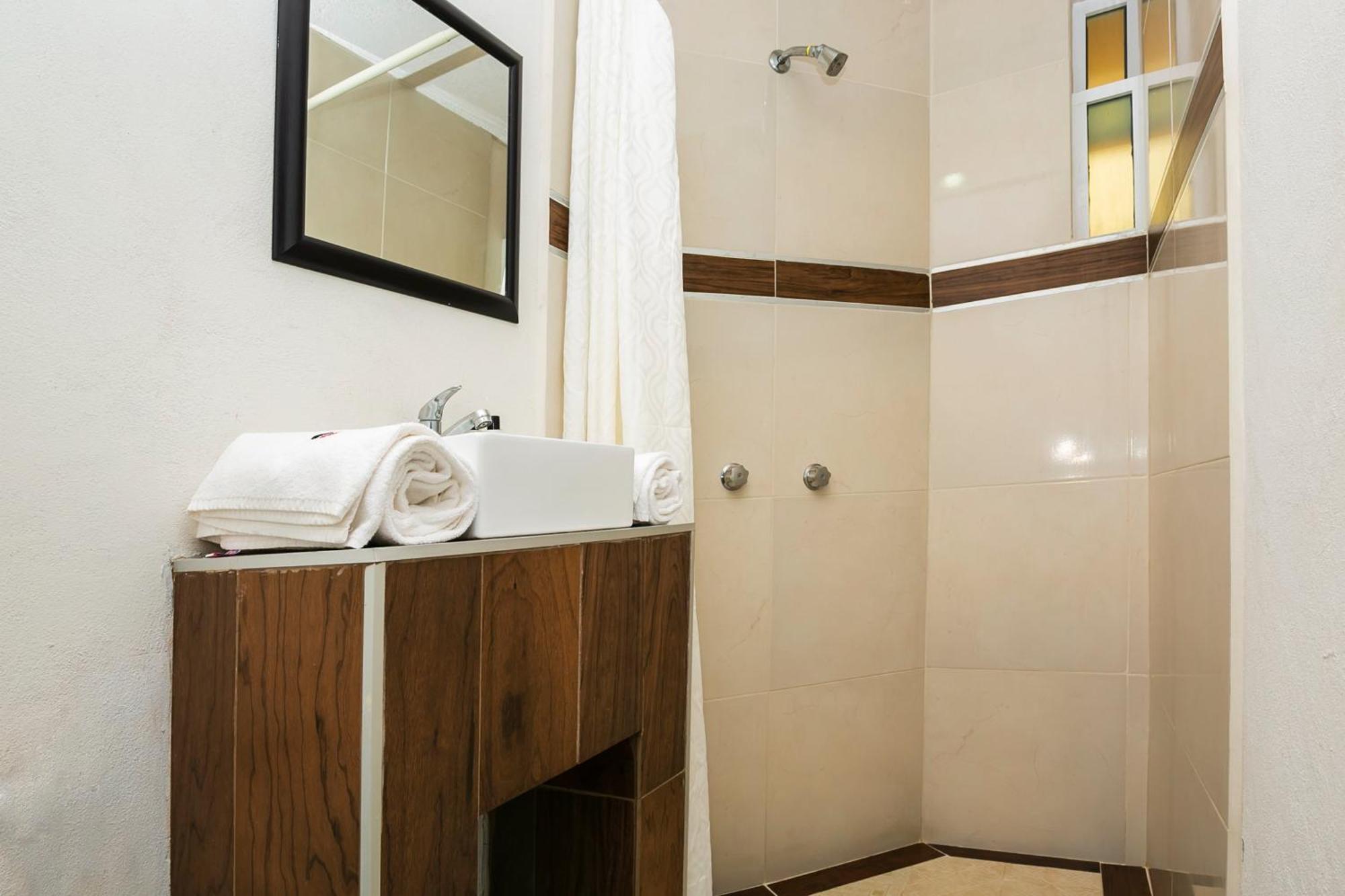 Capital O Hotel Victoria Морелия Экстерьер фото